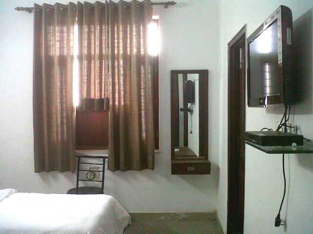 Om Palace Hotel New Delhi Buitenkant foto